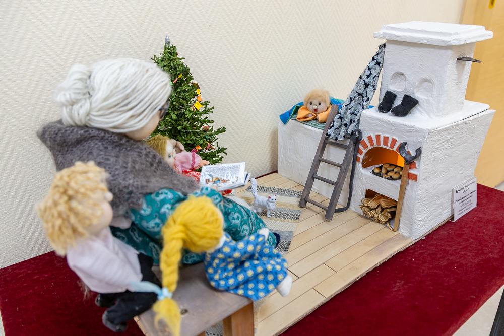 Выставка детско-юношеского рисунка и прикладного творчества «Рождественская звезда»