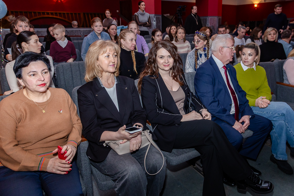 Выставка детско-юношеского рисунка и прикладного творчества «Рождественская звезда»