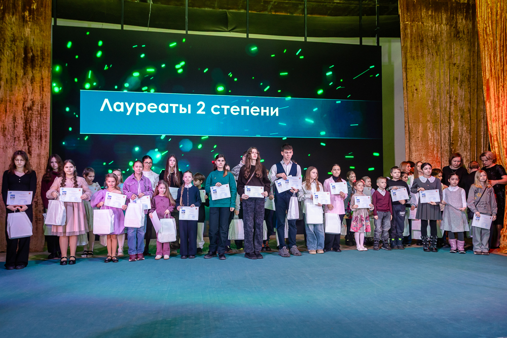 Выставка детско-юношеского рисунка и прикладного творчества «Рождественская звезда»