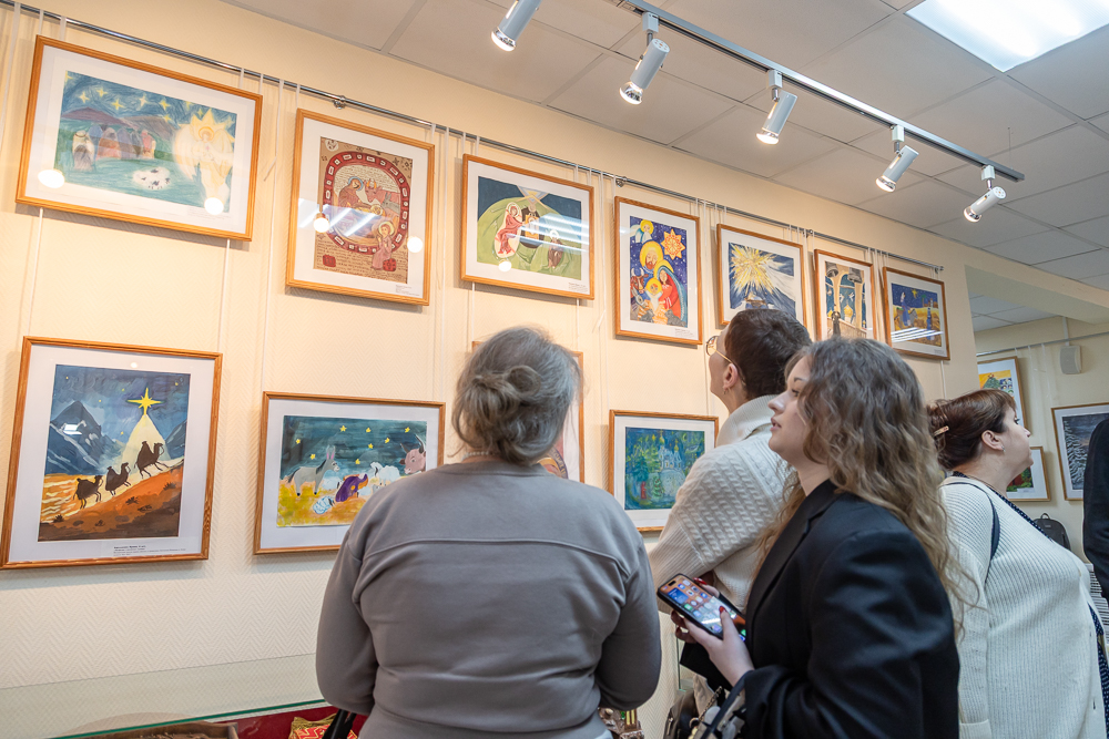 Выставка детско-юношеского рисунка и прикладного творчества «Рождественская звезда»