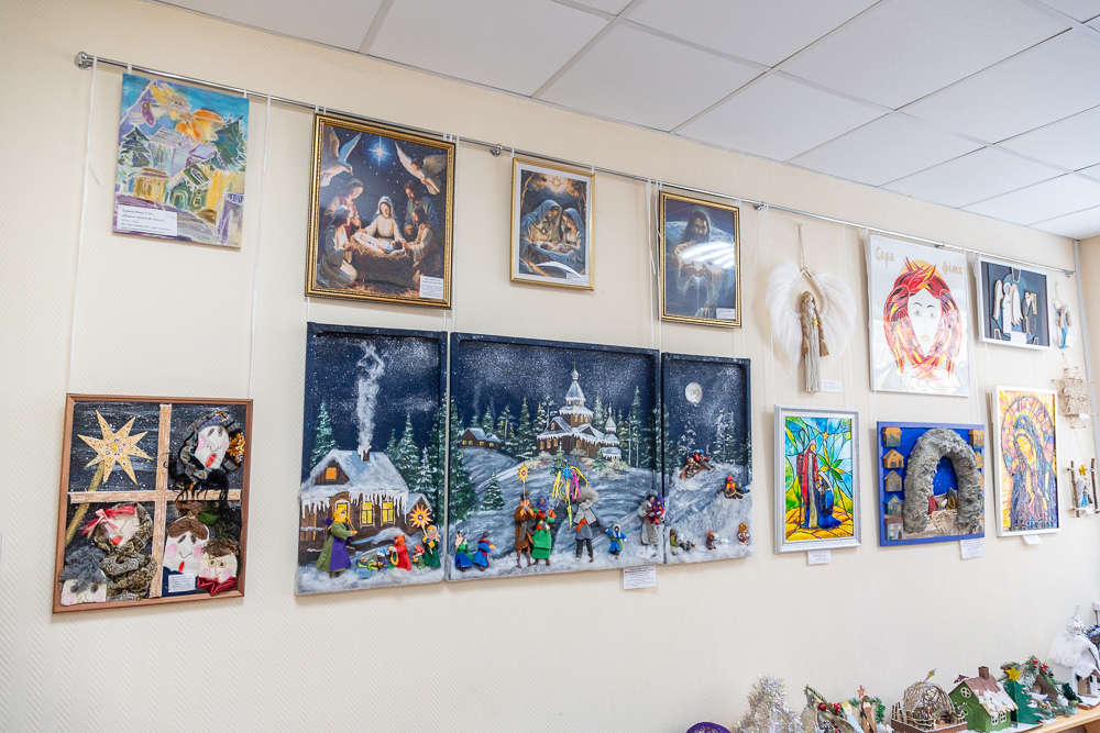 Выставка детско-юношеского рисунка и прикладного творчества «Рождественская звезда»