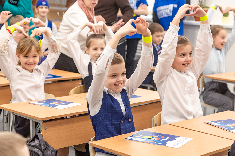 Одинцовские школьники повторили ПДД вместе с автоинспекторами и ЮИДовцами
