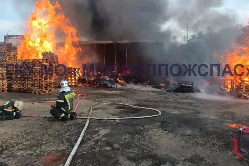 Огнеборцы ликвидировали возгорание на улице Восточной в Одинцово