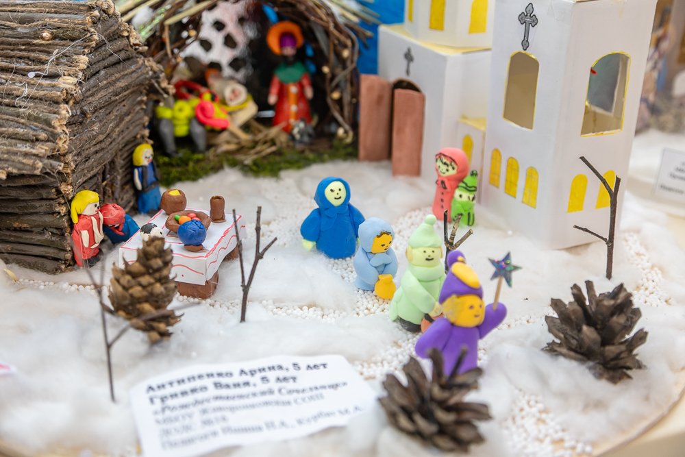 Выставка детско-юношеского рисунка и прикладного творчества «Рождественская звезда»