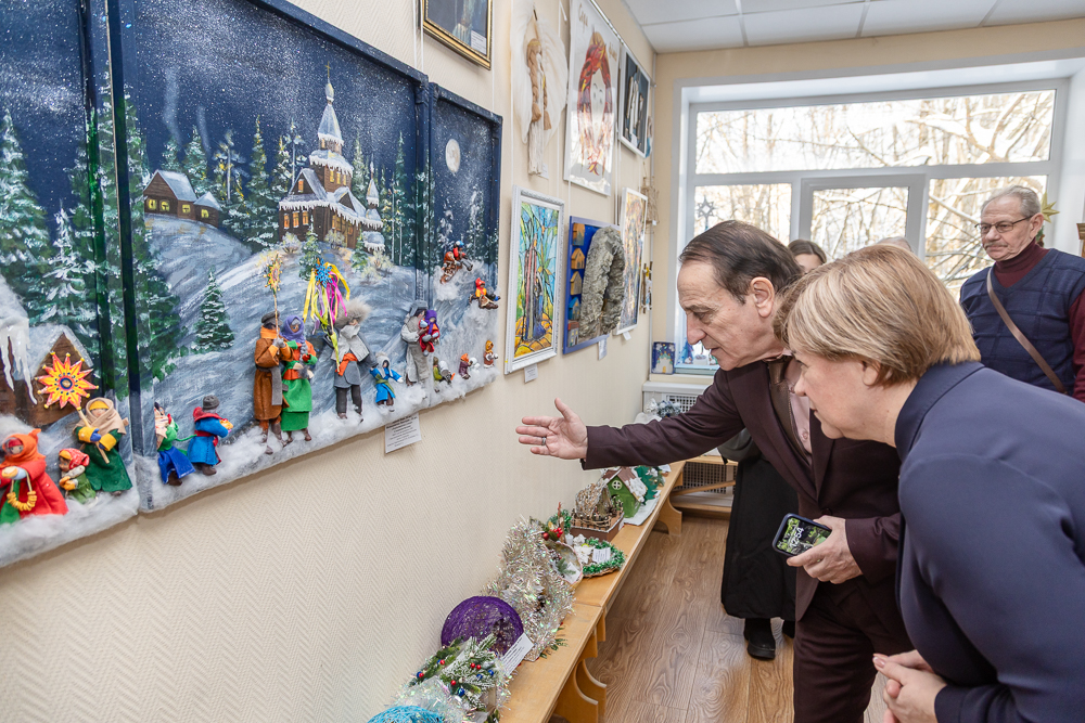 Выставка детско-юношеского рисунка и прикладного творчества «Рождественская звезда»