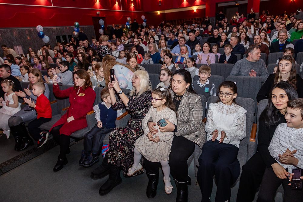 Выставка детско-юношеского рисунка и прикладного творчества «Рождественская звезда»
