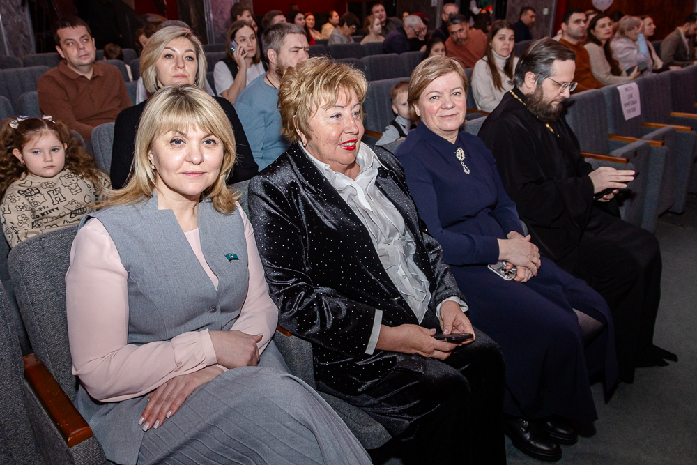 Выставка детско-юношеского рисунка и прикладного творчества «Рождественская звезда»