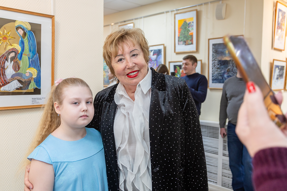 Выставка детско-юношеского рисунка и прикладного творчества «Рождественская звезда»