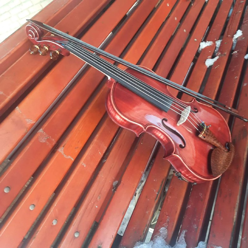 В электричке играет гений?