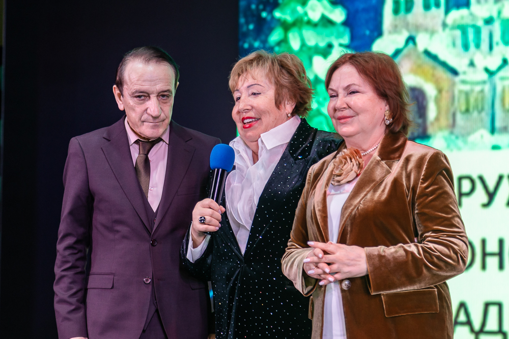 Выставка детско-юношеского рисунка и прикладного творчества «Рождественская звезда»