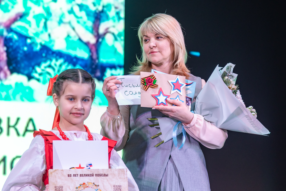 Выставка детско-юношеского рисунка и прикладного творчества «Рождественская звезда»